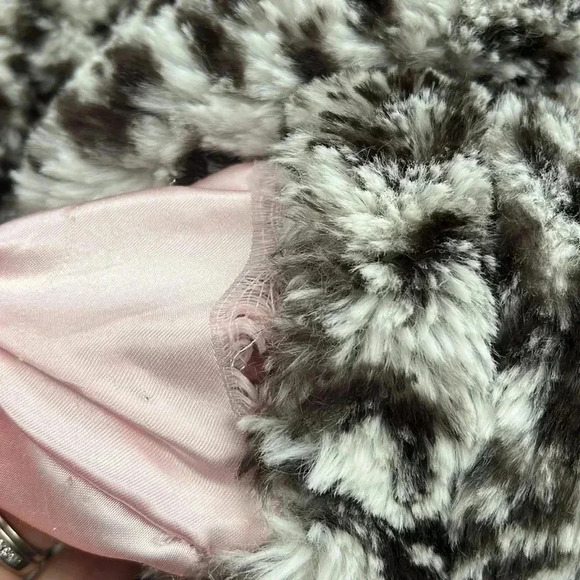 Chasing Fireflies Faux Fur Jacket Girls 7 Black White Soft Snap Front Lined - Picture 8 of 13